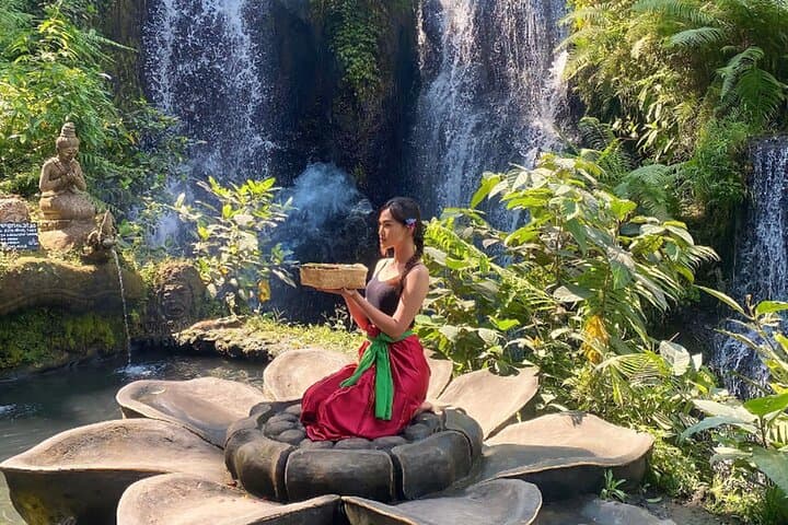 Taman Beji Griya, Monkey forest & Bali Swing tour
